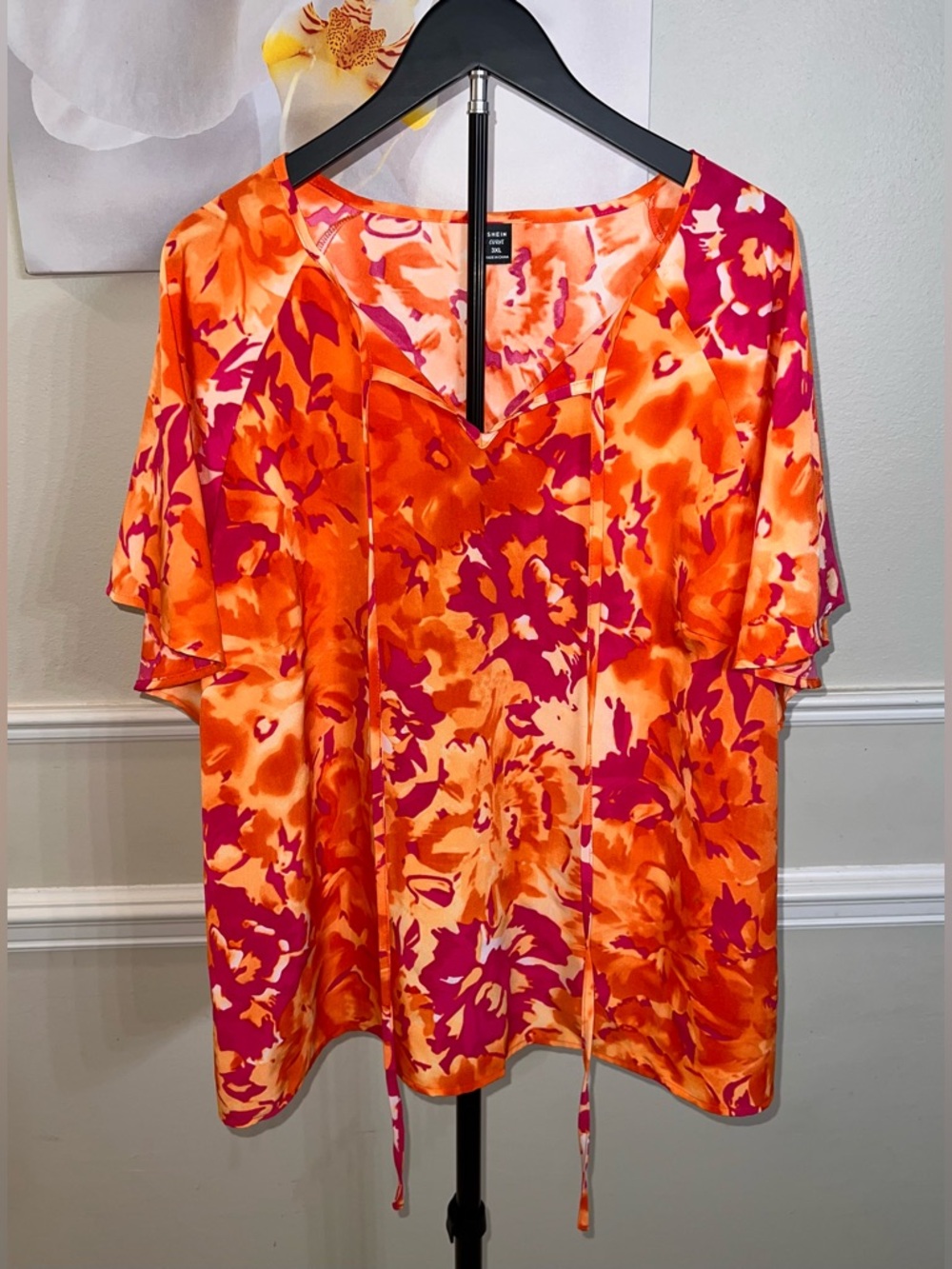 Women’s Vibrant Abstract Floral Print Tie-Neck Short Sleeve Blouse! Size 3XL.